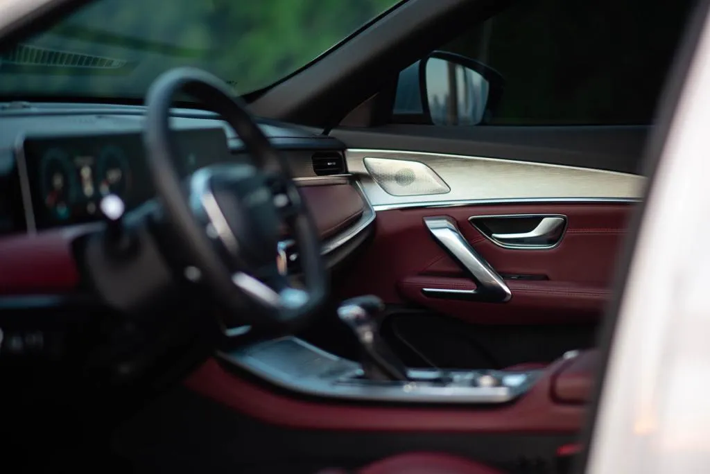 Car image 3