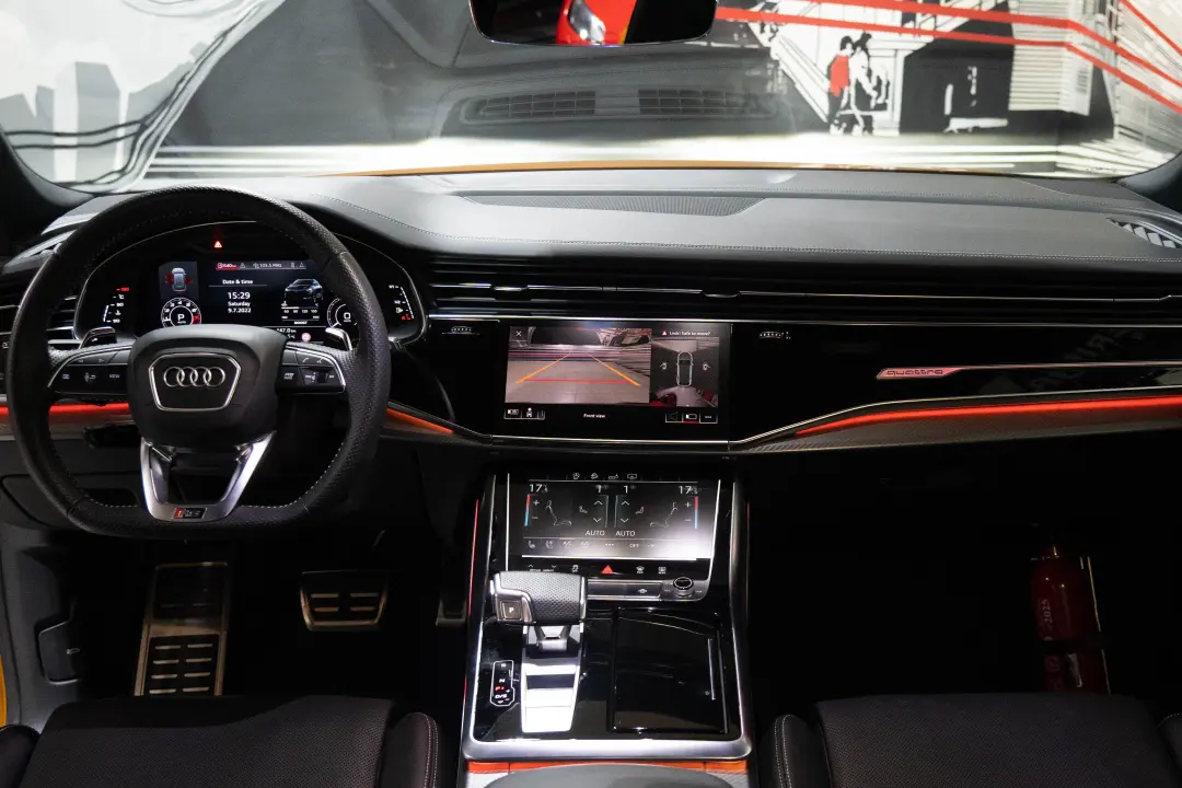 Car image 5