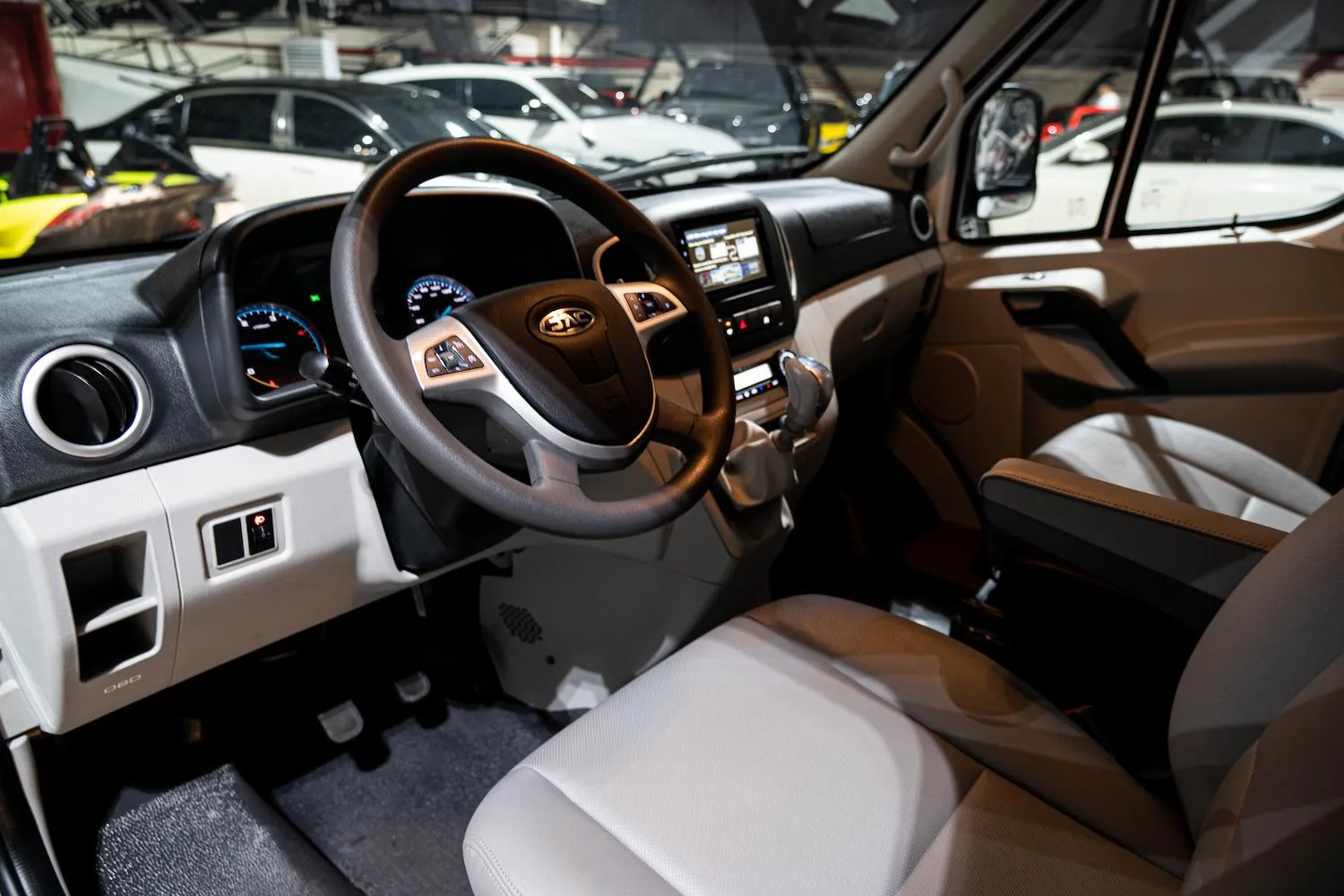 Car image 4